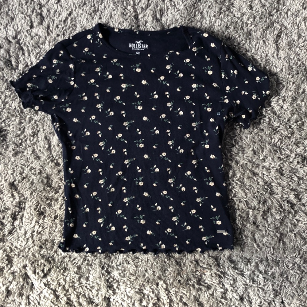 •Hollister floral top•